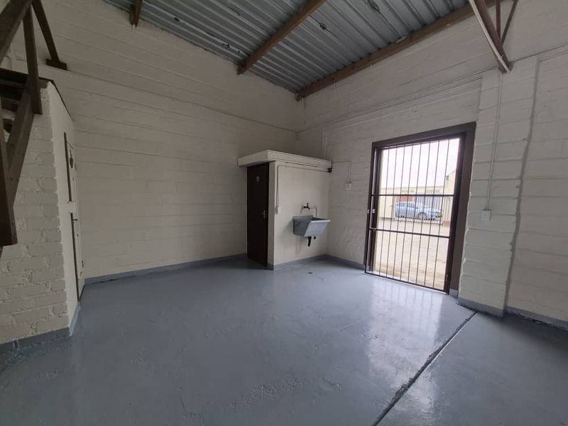 LIGHT INDUSTRIAL WAREHOUSE!!! - Photo 10