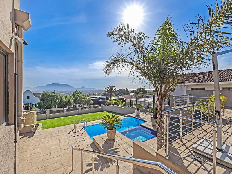 Exquisite Family Home with Table Mountain Views – Entertainer's Dream - Photo 3