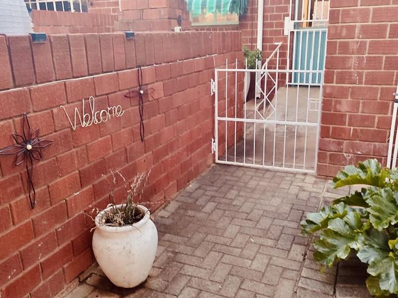 Beautiful 3 bedroom Townhouse for sale in Vryheid - Photo 5