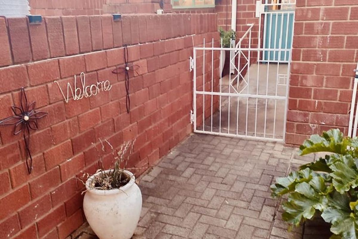 Beautiful 3 bedroom Townhouse for sale in Vryheid - Photo 5