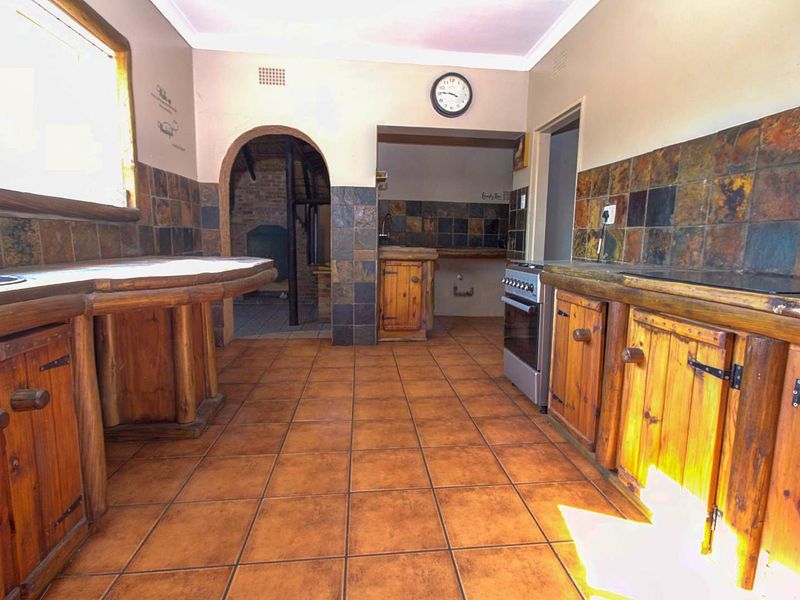 Spacious Family Oasis with Renovated Pool & Solar Power! - Photo 7