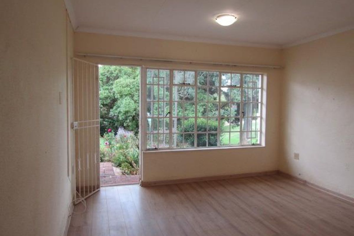 Charming Life Right Bedsitter in Eden Village Helderkruin. - Photo 2