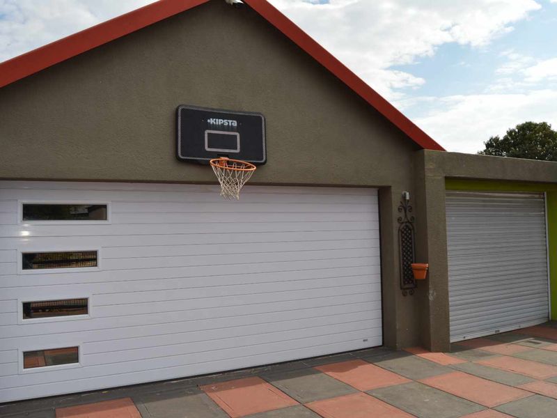 Modern 4 Bedroom Home For Sale in Brackendowns - Photo 3