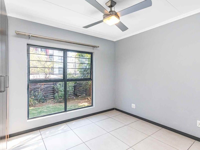 Modern 3 Bedroom Executive Garden Apartment - Photo 10