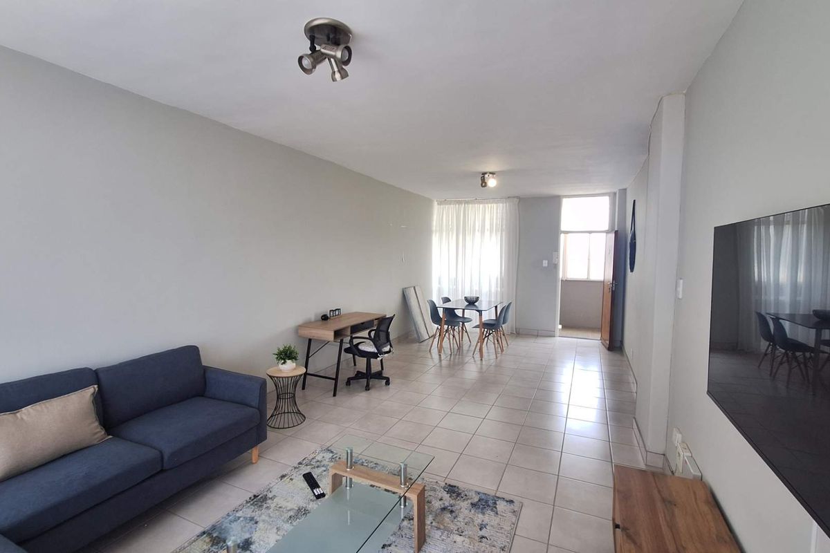 Spacious 2 bedroom Apartment in Constantia Kloof - Photo 2