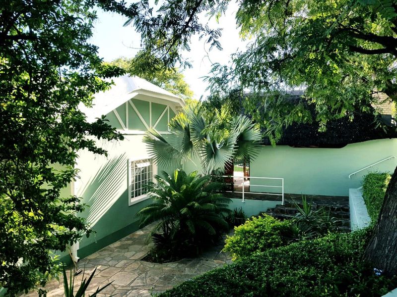 7 Bedroom House For Sale In Klein Windhoek - Photo 2