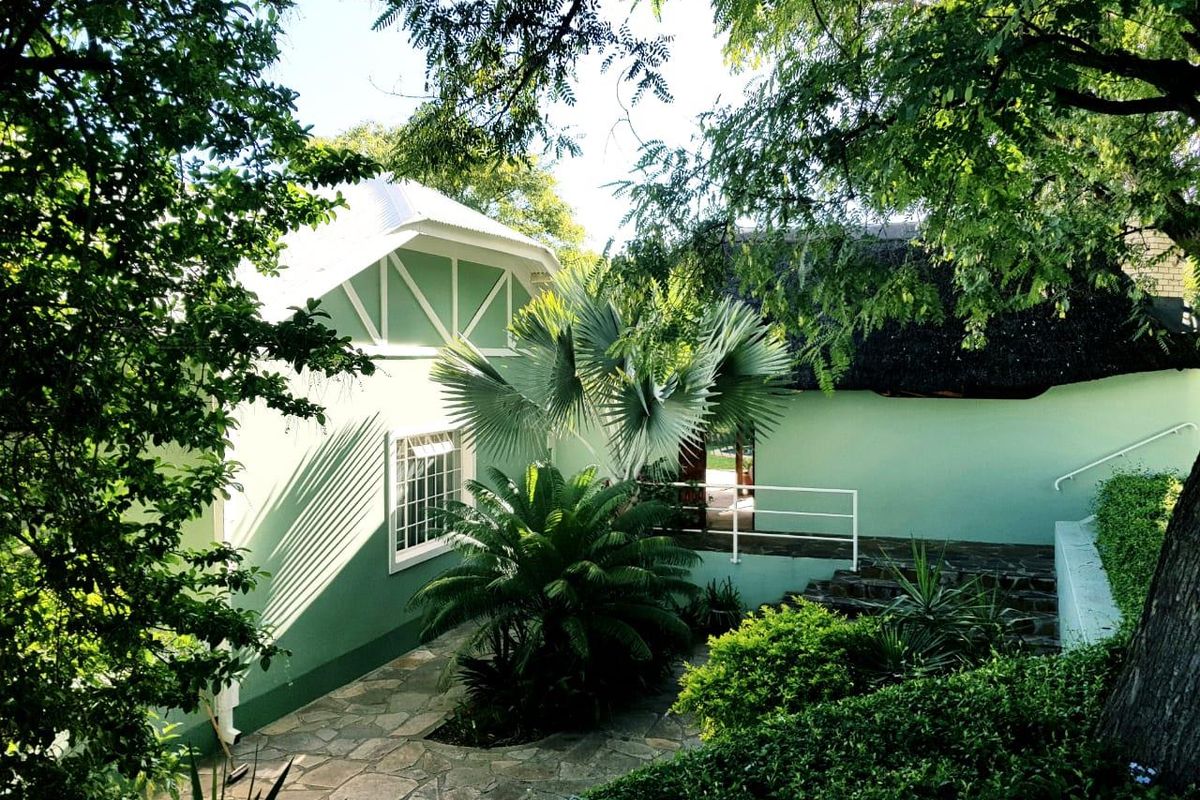 7 Bedroom House For Sale In Klein Windhoek - Photo 2