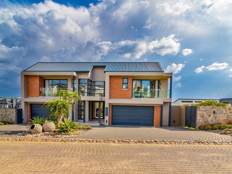 Modern Five Bedroom Home For Rental In Waterfall Country Estate. - Photo 2