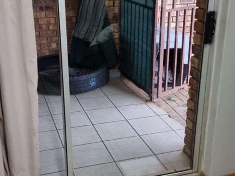 Well priced Lovely Townhouse BUT please note it resides on its own stand fully fenced, walled. - Photo 6