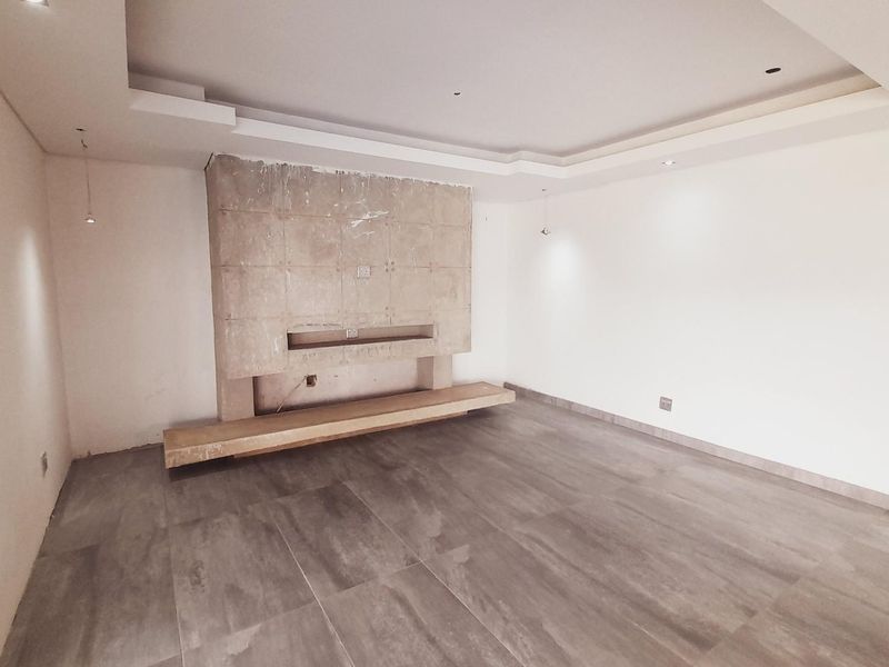 "Unveil Your Dream Home at Gateway Estate: Luxury Awaits - Photo 6