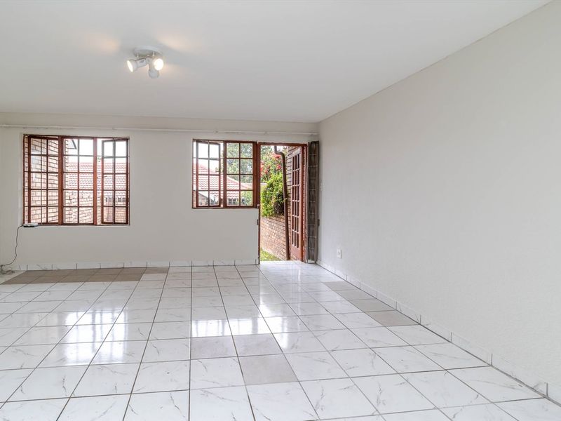 Neat duplex unit with large rooms from 1 August 2026 - Photo 8