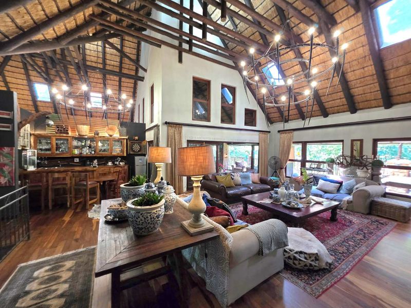 African-Lodge Lifestyle in Kloof Golf Course SRA – Unique, Luxurious and Exceptionally Well-Located - Photo 3