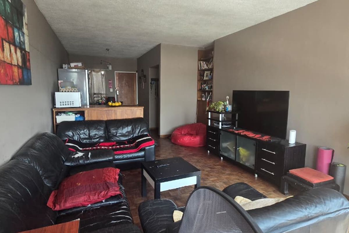 Great investment opportunity owner relocating - Photo 2