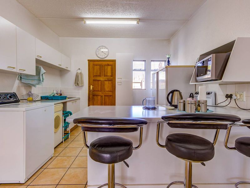 3 Bedroom  Ground floor Townhouse in Norkem Park - Photo 5