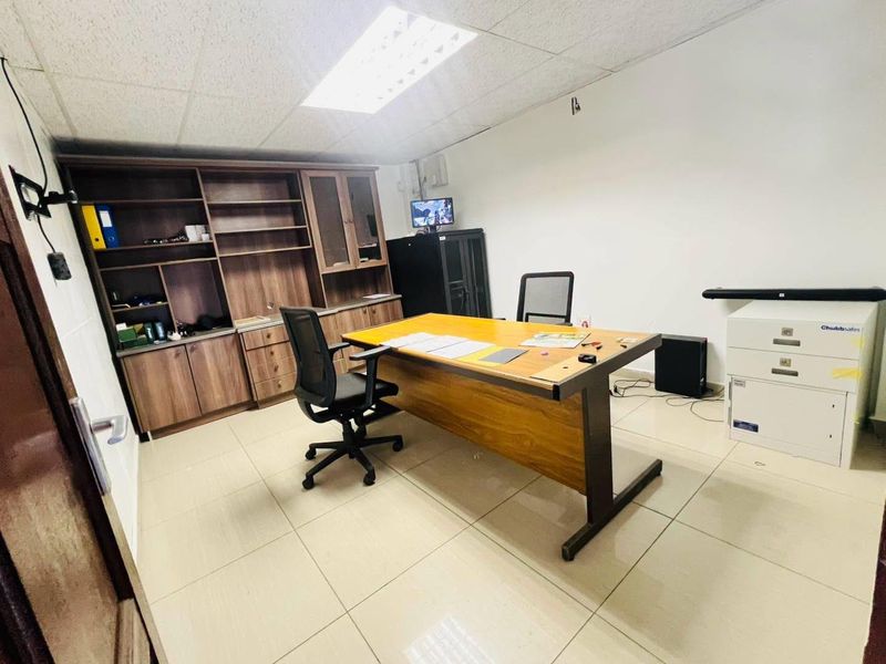 Spacious Workshop/Warehouse - Photo 7