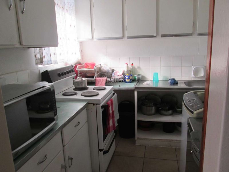 BEAUTIFUL, NEAT AND CLEAN [2] TWO BEDROOMS APARTMENT FOR SALE IN SUNNYSIDE [ JAN F E CELLIERS] - Photo 7