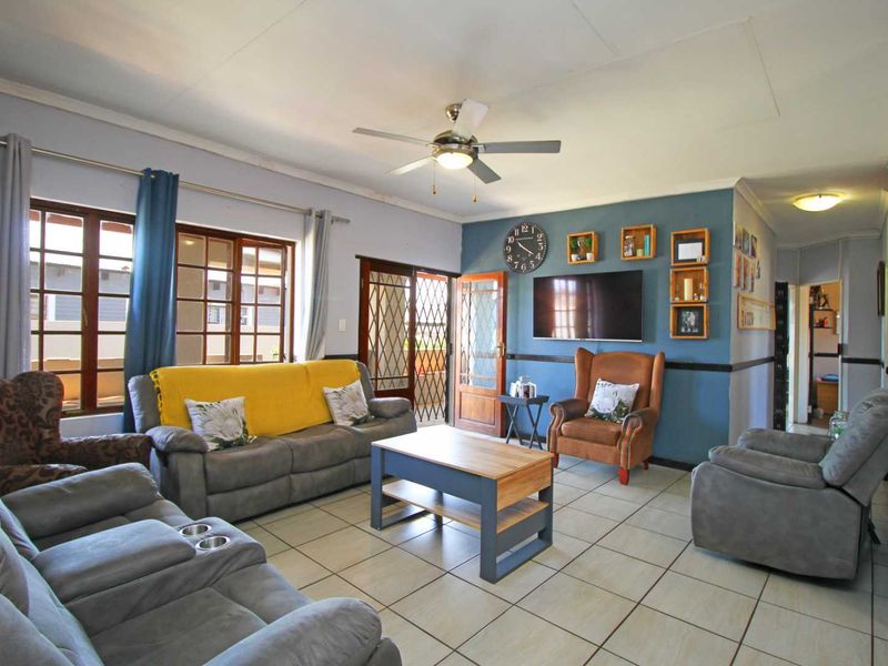 Modern Family Home in Secure Complex – Full Title & Free Living! - Photo 8