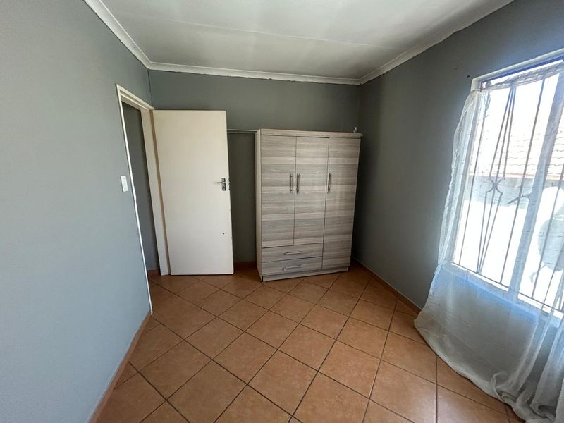 2 Bedroom house in lotus gardens - Photo 7