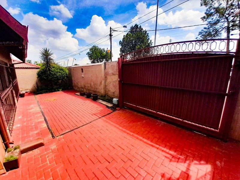 Idea investment on a popular main road - Photo 10