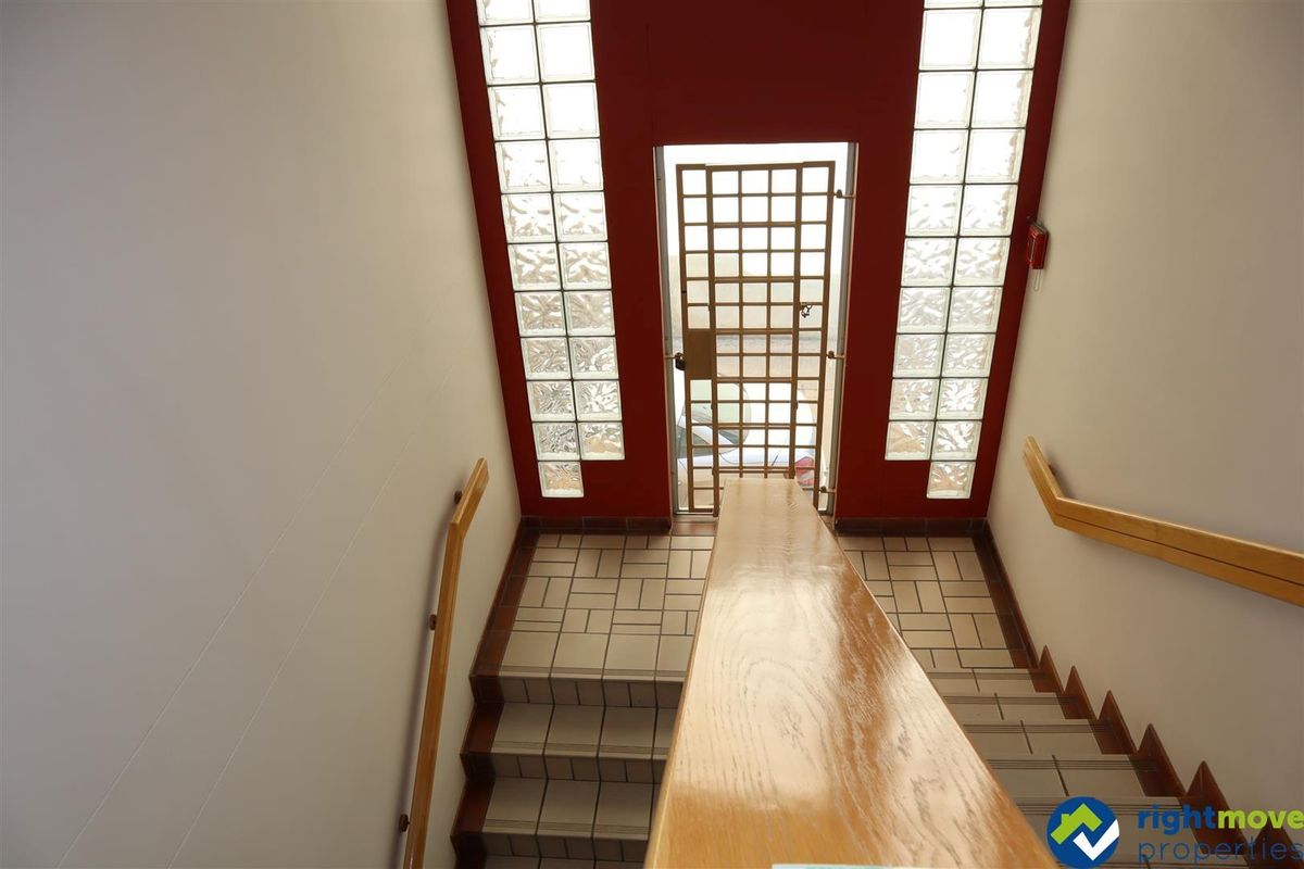 When business meets the perfect location. Seldom in the market. Excellent location and visibility. - Photo 4