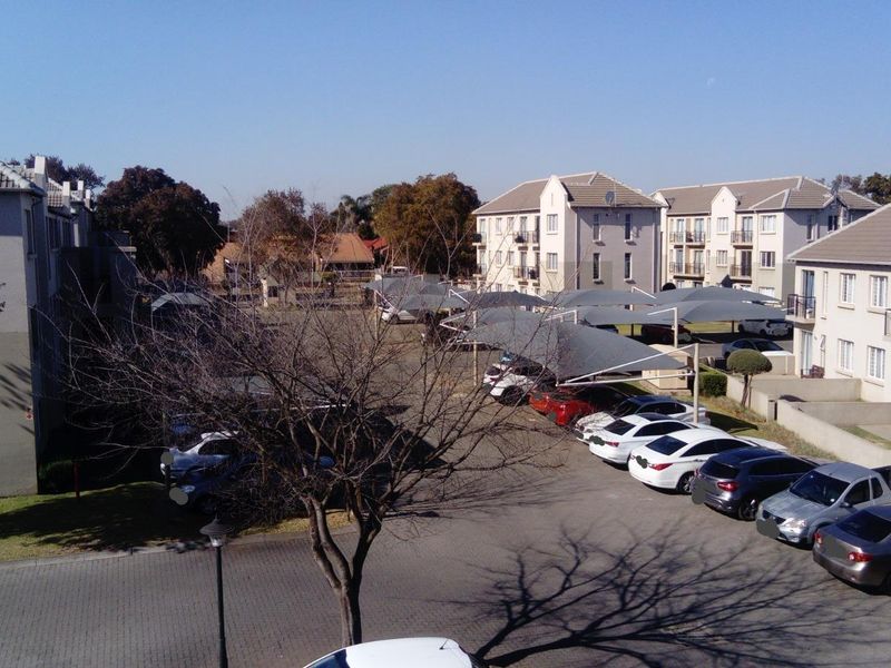 Apartment Flat for Sale in Klippoortjie Boksburg - Photo 3