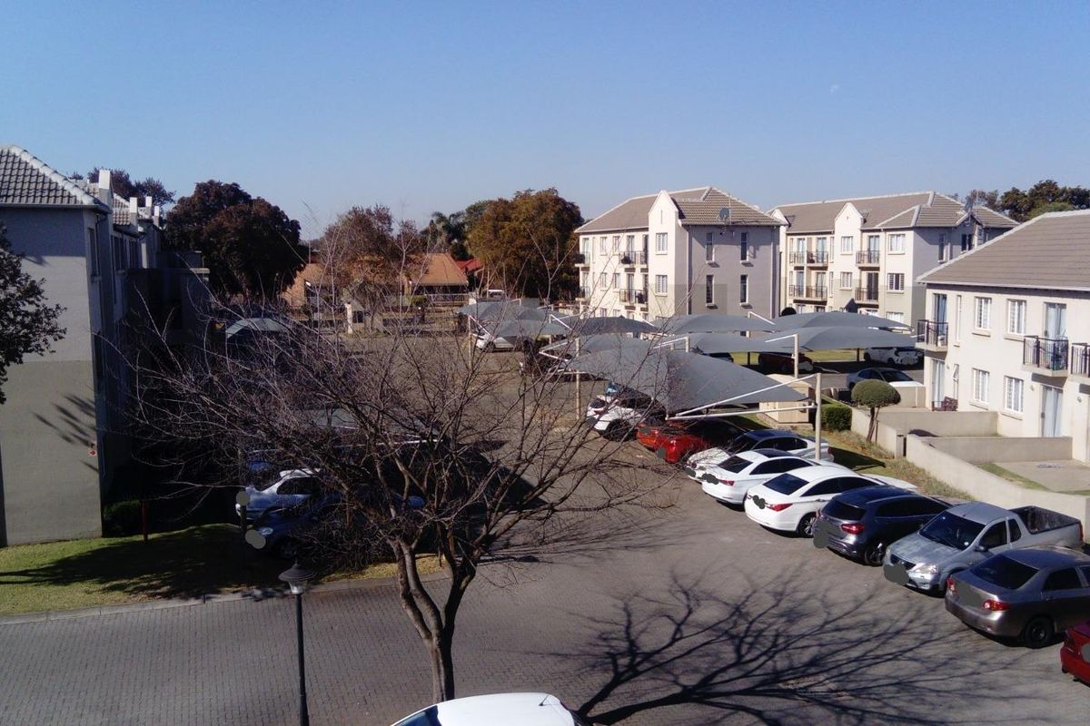 Apartment Flat for Sale in Klippoortjie Boksburg - Photo 3