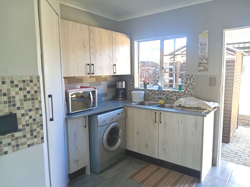 PICTURE PERFECT STARTNER OR SCALLING DOWN UNIT... - Photo 8