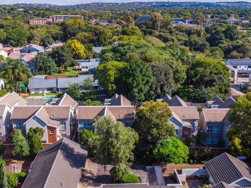 Exceptional 4-Bedroom Townhouse in Exclusive Farmers Folly Complex - Photo 5