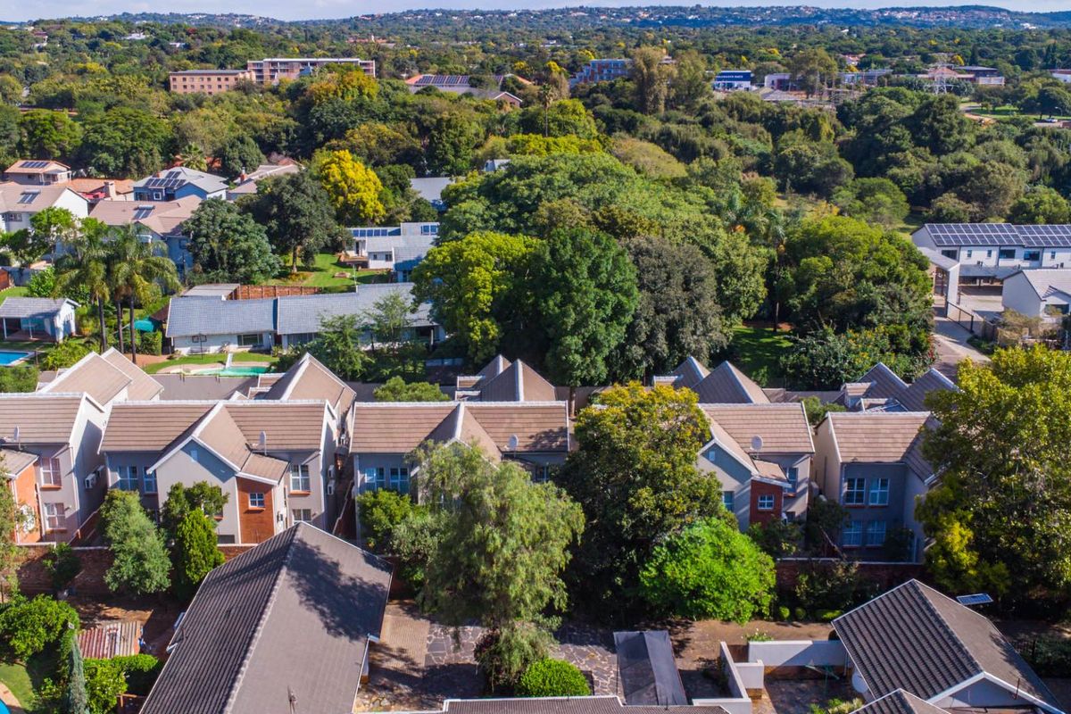 Exceptional 4-Bedroom Townhouse in Exclusive Farmers Folly Complex - Photo 5