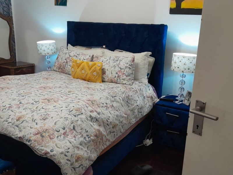 Secure, bright 1 bedroom apartment - Photo 6