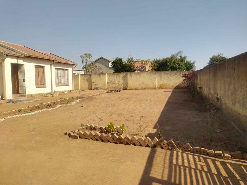 3 bedrooms house for sale in Soshanguve FF - Photo 3