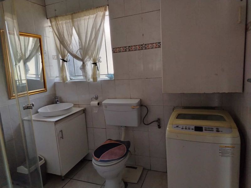 Charming 3-Bed Cluster in Serene Ormonde Gardens! - Photo 9