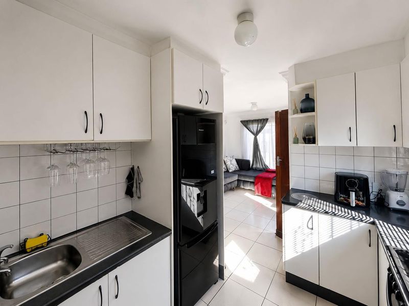 **Charming 2-Bedroom spacious yard home for sale in Roodekop - Photo 3