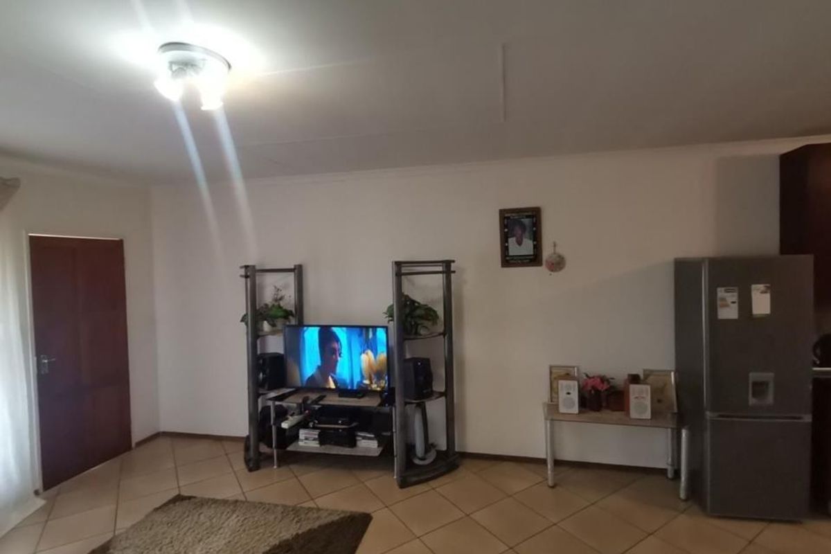 Stylish First-Floor Living in Popular Storks Nest - Photo 4