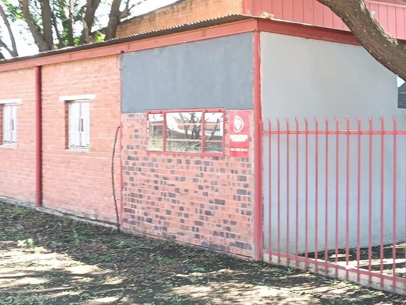 PROPERTY WITH GREAT INCOME. EXCELLENT OPPERTUNITY.DONT DELAY. - Photo 4