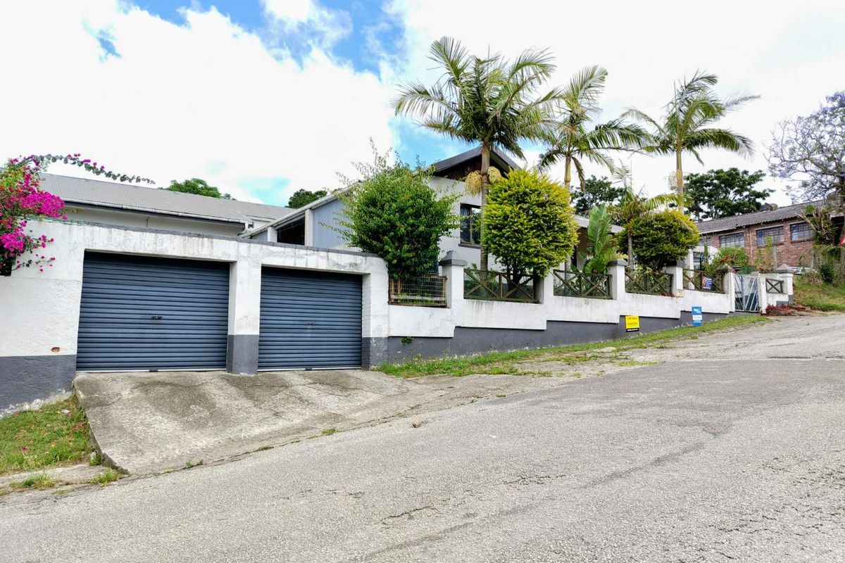 CHARMING HOME FULL OF POTENTIAL AND OLD WORLD WARMTH - Photo 2