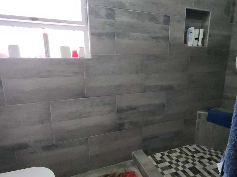Freshly repainted and ready to move in. - Photo 10
