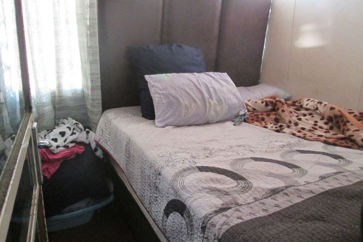 BEAUTIFUL BACHELOR WITH A BALCONY FOR SALE IN PRETORIA CENTRAL - Photo 5