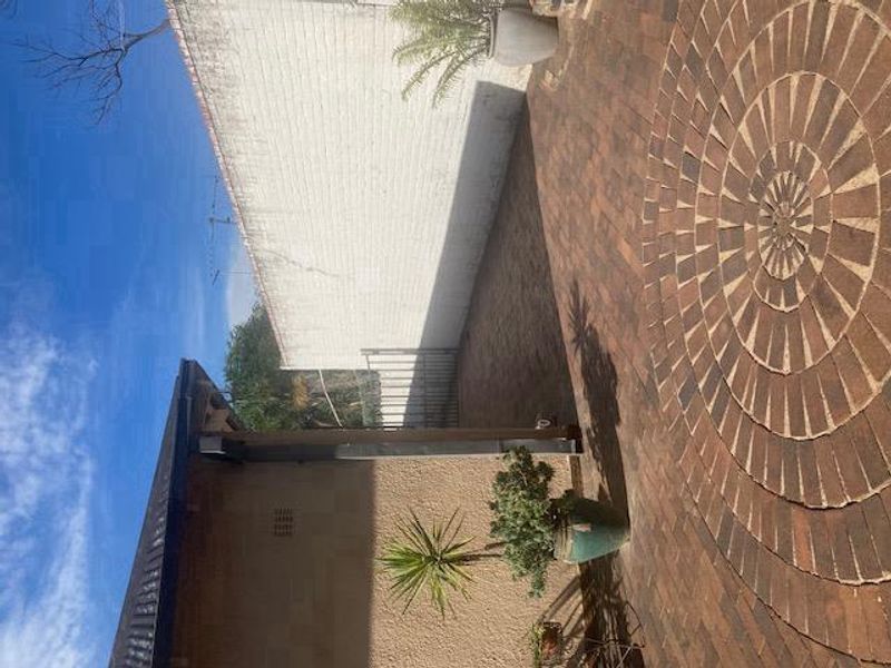 quiet area with a lovely home - Photo 4