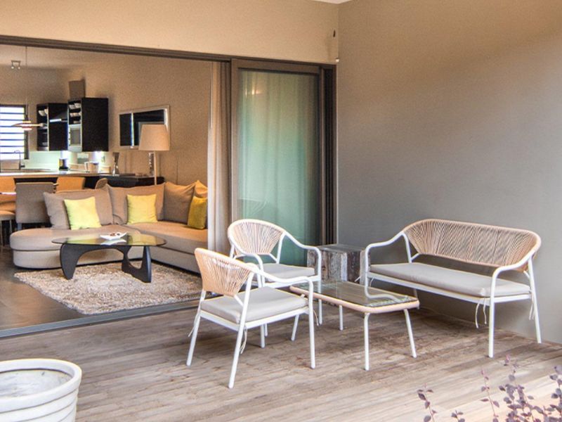 2 bedroom garden-level apartment - Photo 1