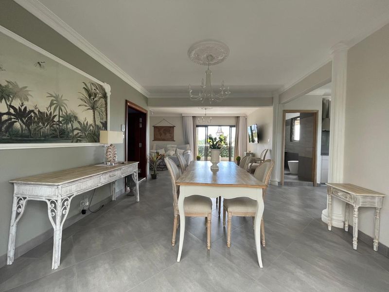 Exceptional Duplex Penthouse: 259 m2 Just 200m from the Beach - Photo 3