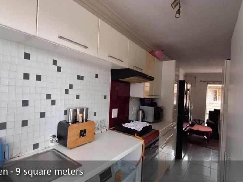 Charming two bedroom townhouse in Birch Acres - Photo 5