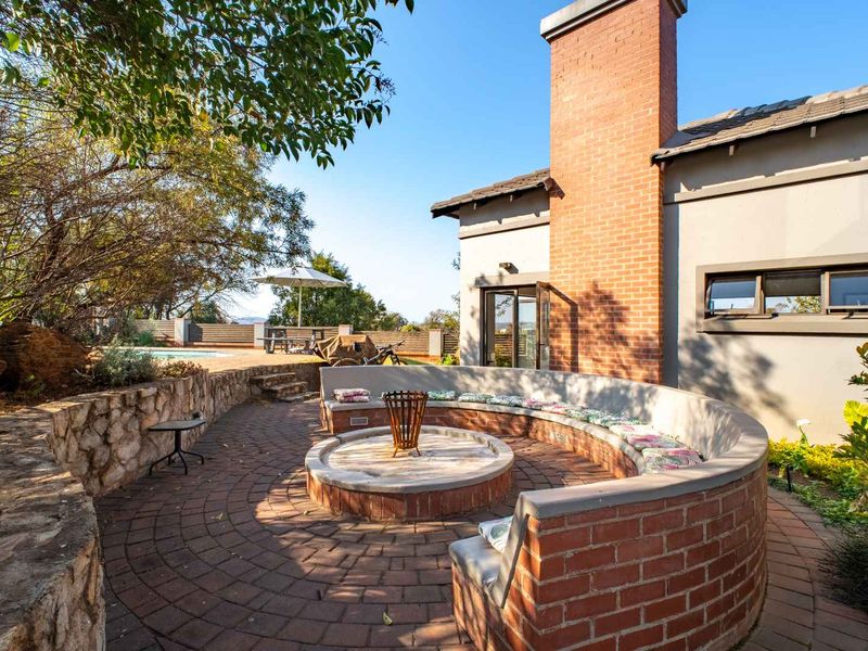 Elegant Greenbelt Retreat with 5 Bedrooms for Sale in Stone Ridge Country Estate - Photo 5