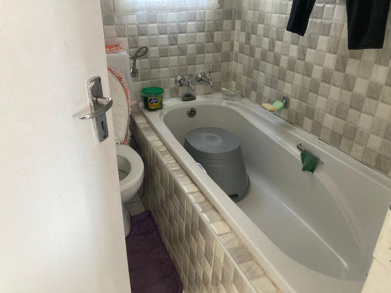 2 Bedroom Apartment / Flat for Sale in Fleurhof. - Photo 10