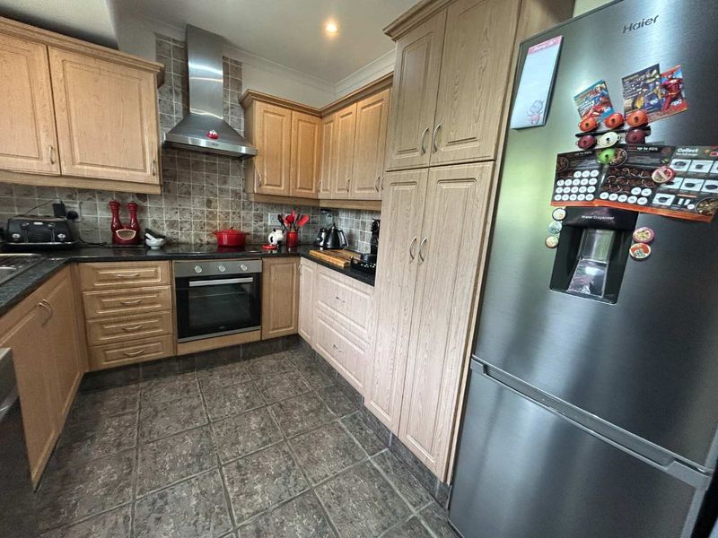 Spacious Classic Kloof Apartment in Maytime Area for Rent - Photo 7