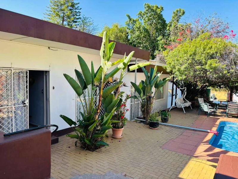 Fully Operational Guesthouse | 6 En-Suite Units | Erf 1,434m2 - Photo 3