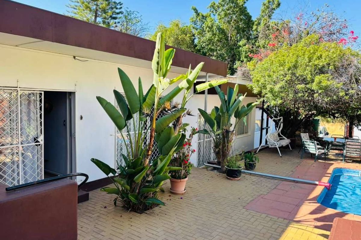 Fully Operational Guesthouse | 6 En-Suite Units | Erf 1,434m2 - Photo 3