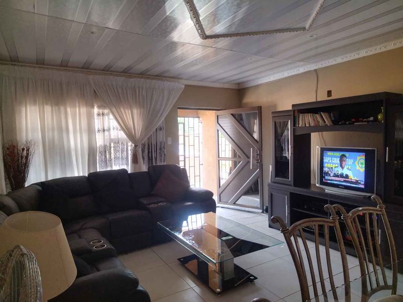 Ready to move in house for sale in Winterveldt - Photo 10