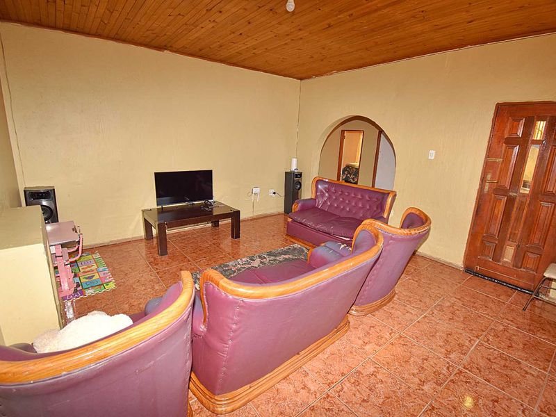 Low maintenance home - Photo 5