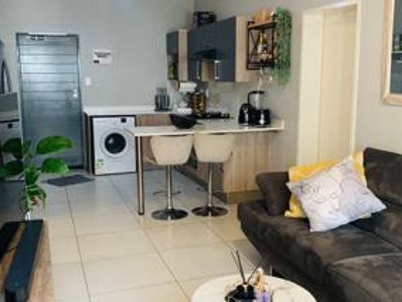 2 Bedroom Apartment in Carlswald - 50 on Lever - Photo 3